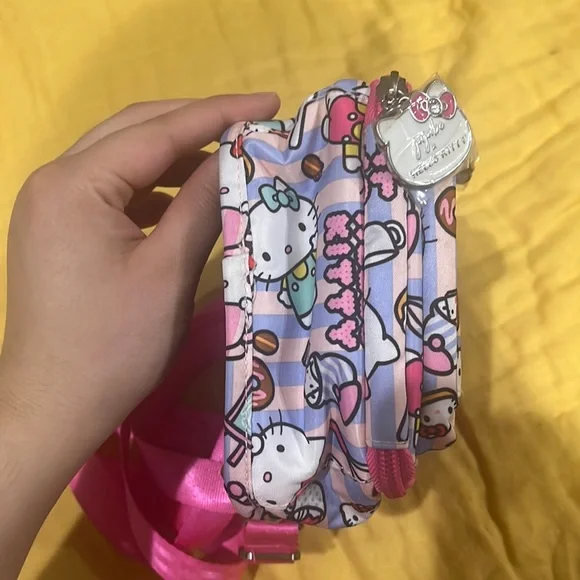 jujube x hello kitty💗 - Picture 9 of 16